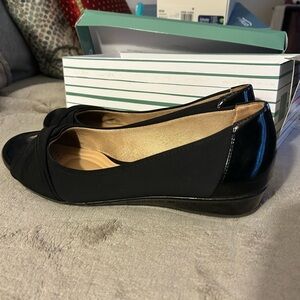 Abella - flat with slight wedge heel.  Black mesh and patent heel/toe size 9.5
